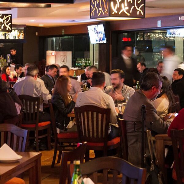 Restaurante Los Nogales Plaza La Joya 5
