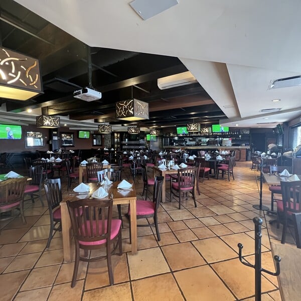 Restaurante Los Nogales Plaza La Joya 11