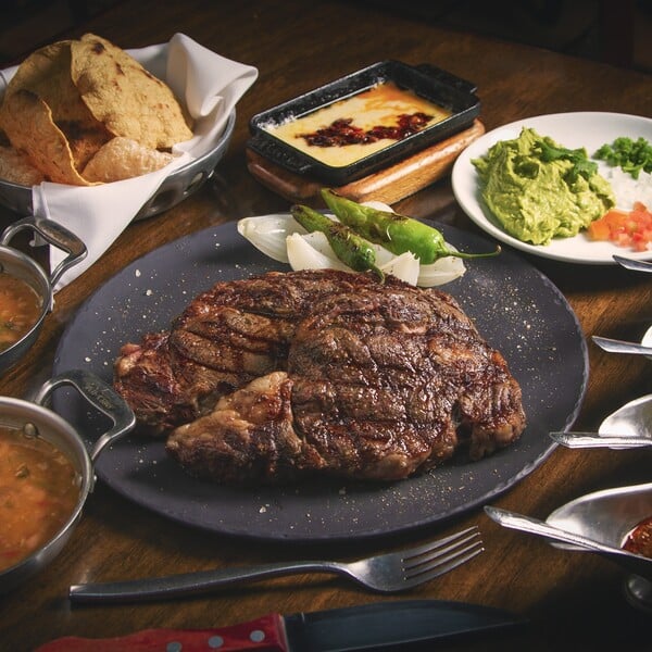 Restaurante Los Nogales Plaza La Joya 16